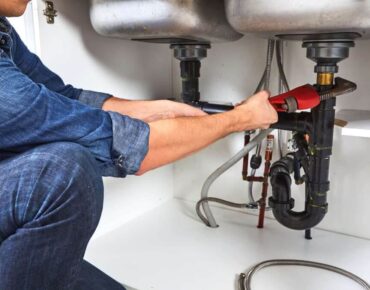 Top Plumbing Problems in Homes and When to Call a Professional