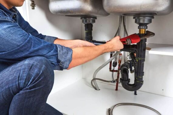 Top Plumbing Problems in Homes and When to Call a Professional