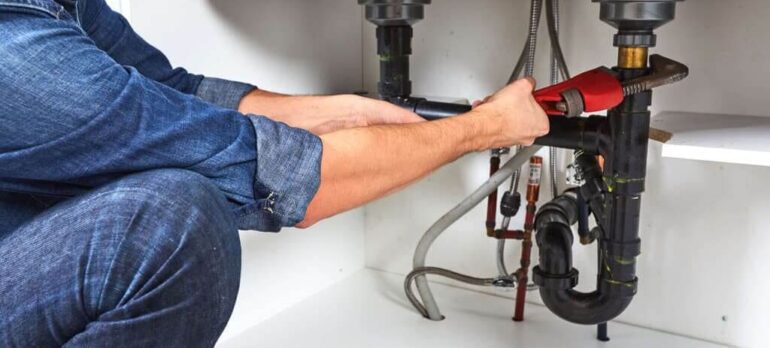 Top Plumbing Problems in Homes and When to Call a Professional